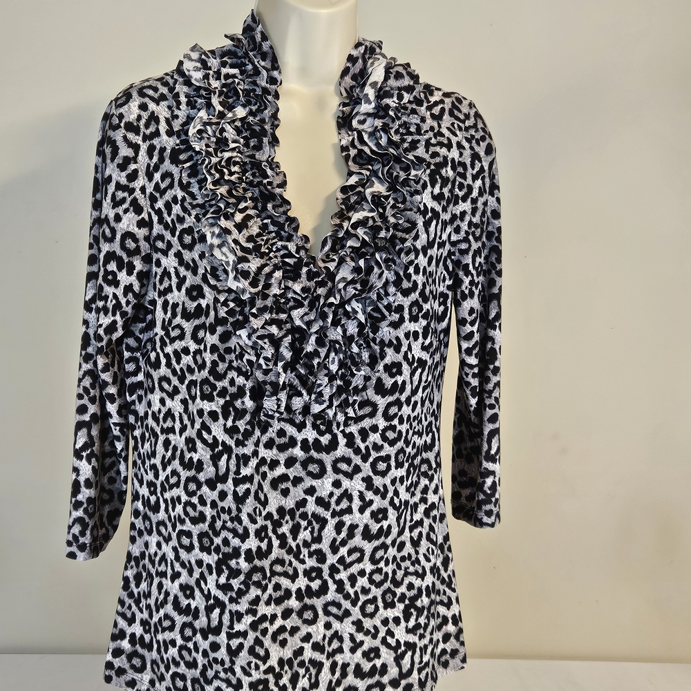 Isabella‎ Rodriguez Black & White Leopard Ruffle V-Neck Blouse